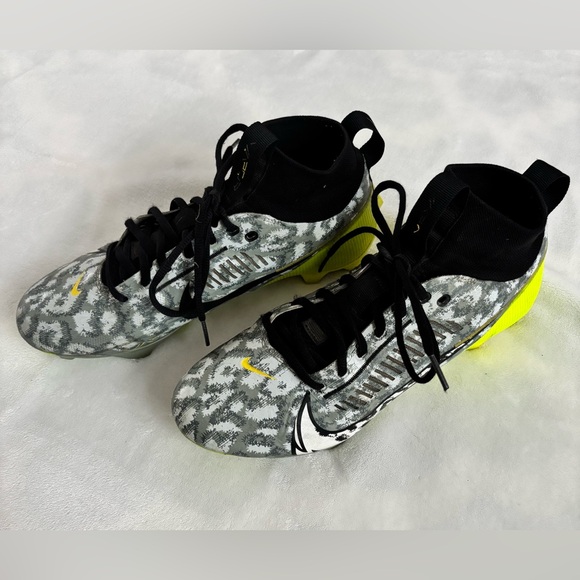 obj black cleats